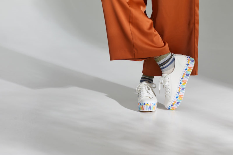 Keds Mujer Triple Up Leather Rainbow People De Elizabeth Olwen Blanco Multi